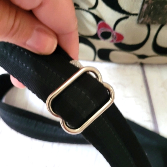 Coach Poppy Crossbody Signature C Canvas Bag W Hearts - Picture 10 of 10